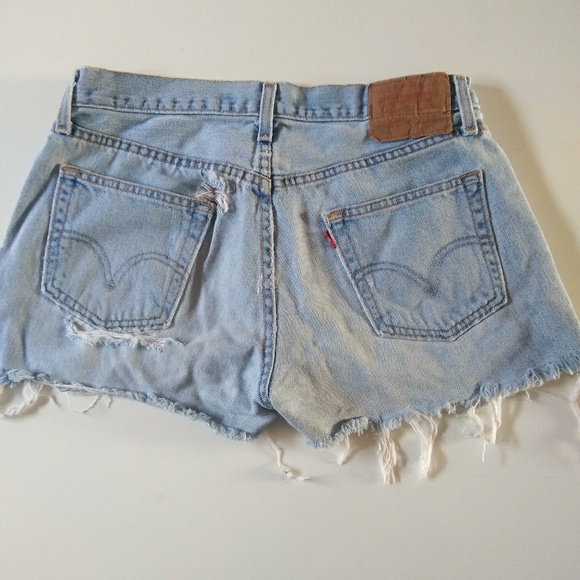 527 Levis Cutoff Shorts - Picture 2 of 7